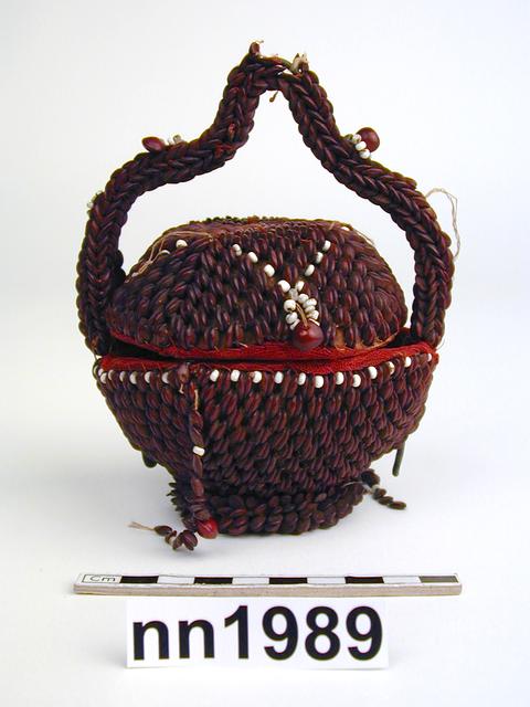 Image of container (containers); lid (containers)