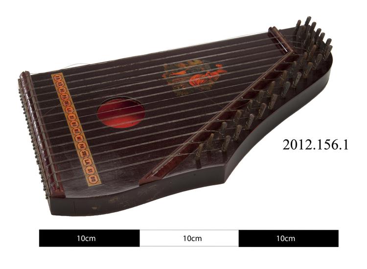 Image of 314.122 True board zithers with resonator box (box zither)